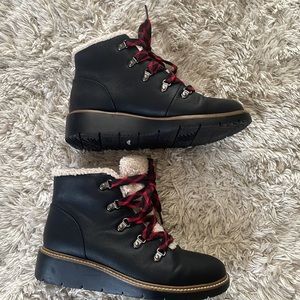 NWOT Dr. scholl’s size 6.5 winter boots